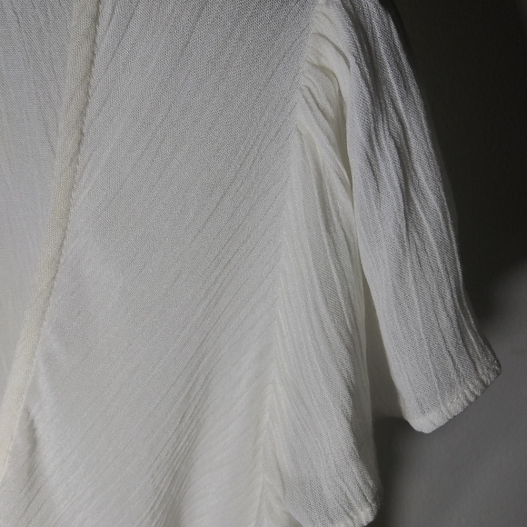 Love culture off white tie cropNWT Size small - Picture 9 of 10